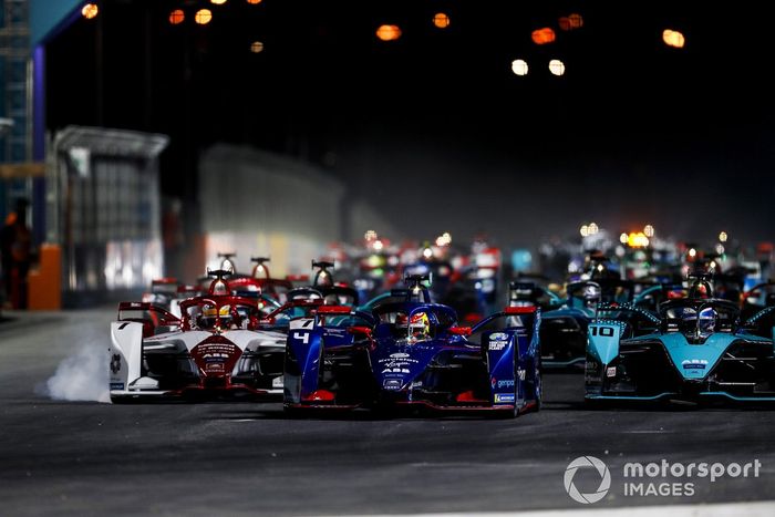 Robin Frijns, Envision Virgin Racing, Audi e-tron FE07 Sam Bird, Jaguar Racing, Jaguar I-Type 5, 7 al inicio de la carrera