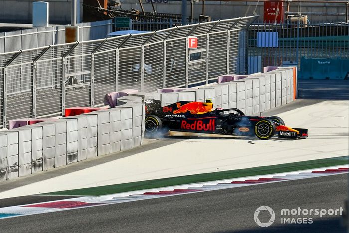 Sebastien Buemi, Red Bull Racing RB16 golpea con el muro