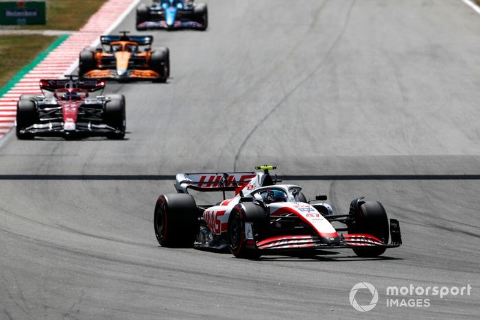 Mick Schumacher, Haas VF-22, Valtteri Bottas, Alfa Romeo C42, Daniel Ricciardo, McLaren MCL36 