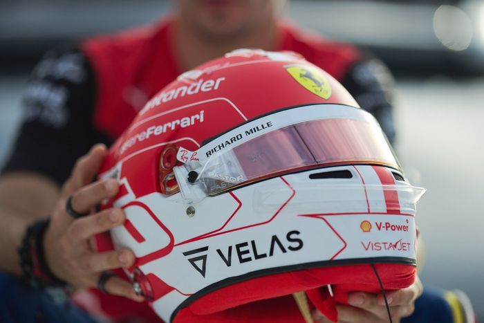 Charles Leclerc, Ferrari con su casco especial del GP de Mónaco