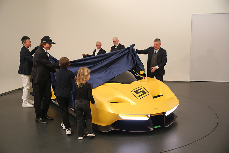 Снятие чехла с Fittipaldi EF7 Vision Gran Turismo by Pininfarina