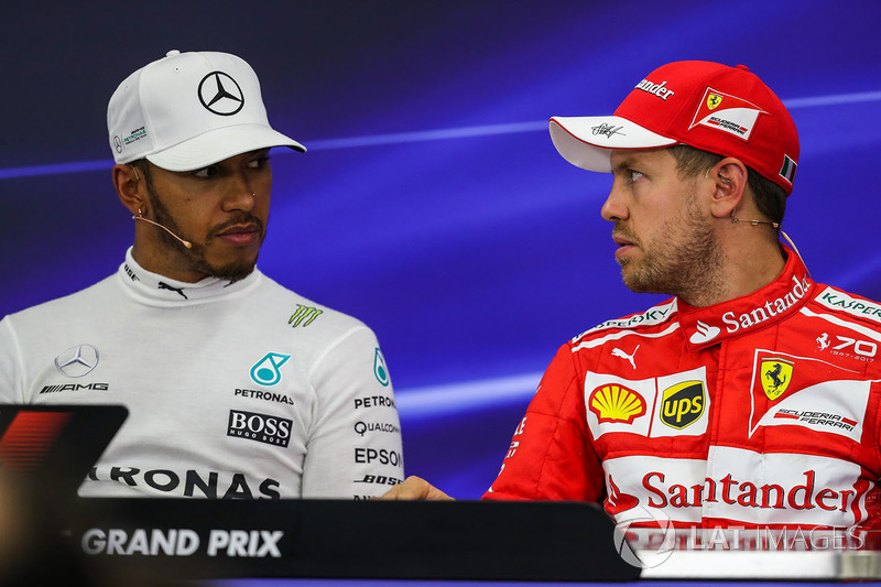 Lewis Hamilton, Mercedes AMG F1 et Sebastian Vettel, Ferrari lors de la conférence de presse