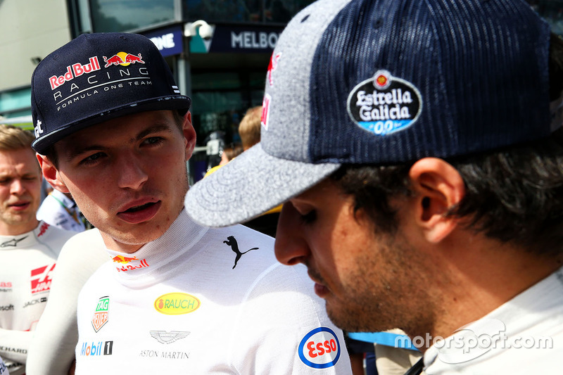 Max Verstappen, Red Bull Racing; Carlos Sainz Jr., Scuderia Toro Rosso