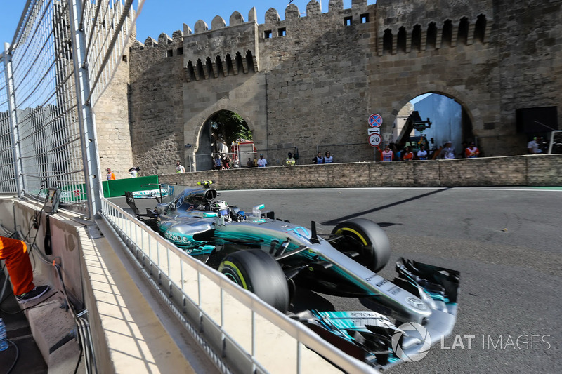 No GP do Azerbaijão, se enroscou com Kimi Raikkonen na largada, caiu para o fundão, mas conseguiu se recuperar. Após ultrapassar Lance Stroll nos metros finais, chegou em um impressionante segundo lugar.