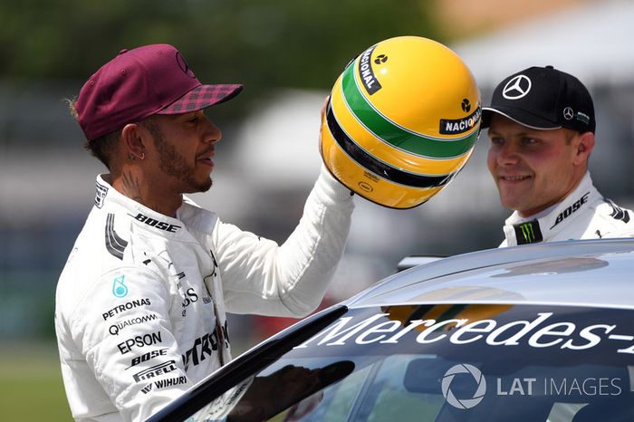 Ganador de la pole Lewis Hamilton, Mercedes AMG F1