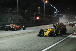 Jolyon Palmer, Renault Sport F1 Team RS17, passes the stricken car of Sebastian Vettel, Ferrari SF70H