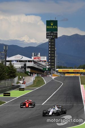 Felipe Massa, Williams FW40 and Kimi Raikkonen, Ferrari SF70H