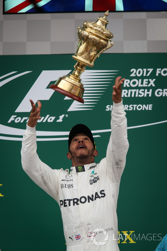 Race winner Lewis Hamilton, Mercedes AMG F1 celebrates on the podium