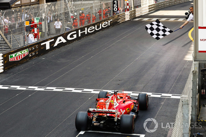 El vencedor Sebastian Vettel, Ferrari