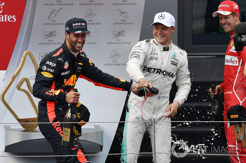 Подіум: переможець гонки гонки Валттері Боттас, Mercedes AMG F1, друге місце Себастьян Феттель, Ferrari, третє місце Даніель Ріккардо, Red Bull Racing