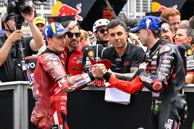 Marc Márquez, Ducati Team, Marco Bezzecchi, Aprilia Racing