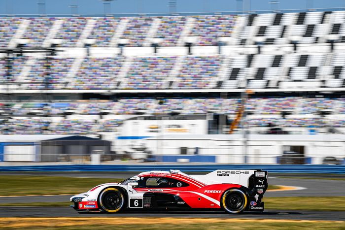 #6 Porsche Penske Motorsport Porsche 963: Julien Andlauer, Scott McLaughlin, Matt Campbell, Felipe Nasr, Josef Newgarden