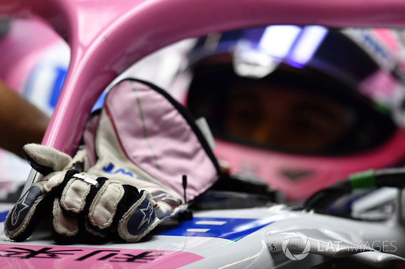 The Alpinestars gloves of Sergio Perez, Force India VJM11