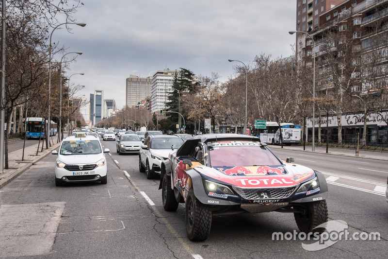 Carlos Sainz, Lucas Cruz, Peugeot Sport in the streets of Madrid