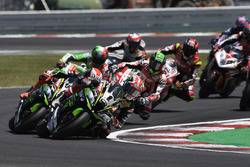 Jonathan Rea, Kawasaki Racing, al comando alla partenza