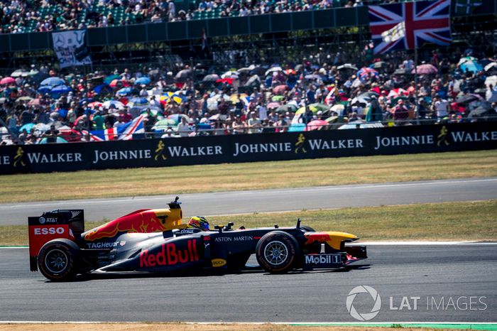 Red Bull Racing en el desfile del 70 aniversario de Silverstone