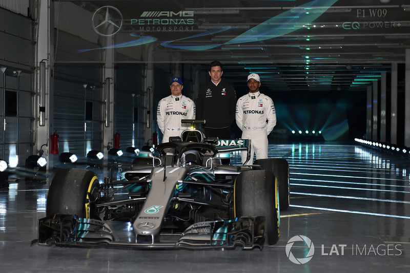 Valtteri Bottas, Mercedes AMG F1, Lewis Hamilton, Mercedes AMG F1, Toto Wolff, Executive Director Me