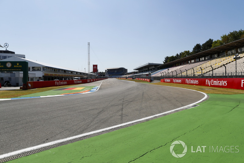 Un vistazo de la primera curva y la recta de Hockenheim