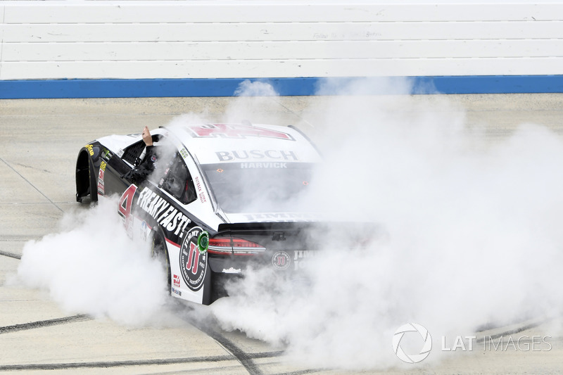 Race winner Kevin Harvick, Stewart-Haas Racing, Ford