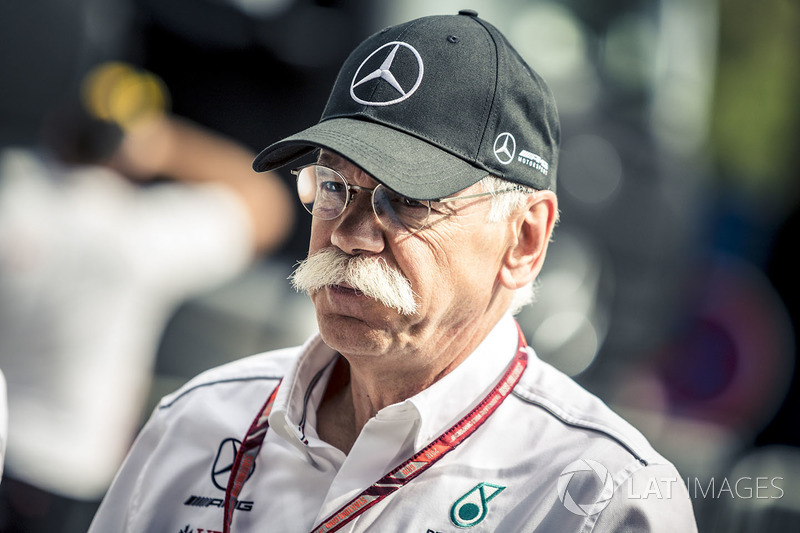 Глава Mercedes Benz доктор Дитер Цетше