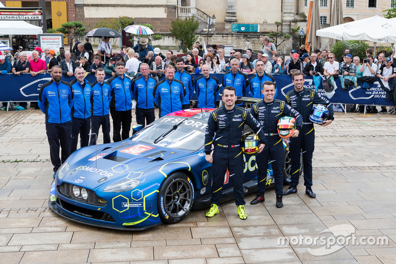 #90 TF Sport Aston Martin Vantage: Salih Yoluc, Euan Alers-Hankey, Charles Eastwood