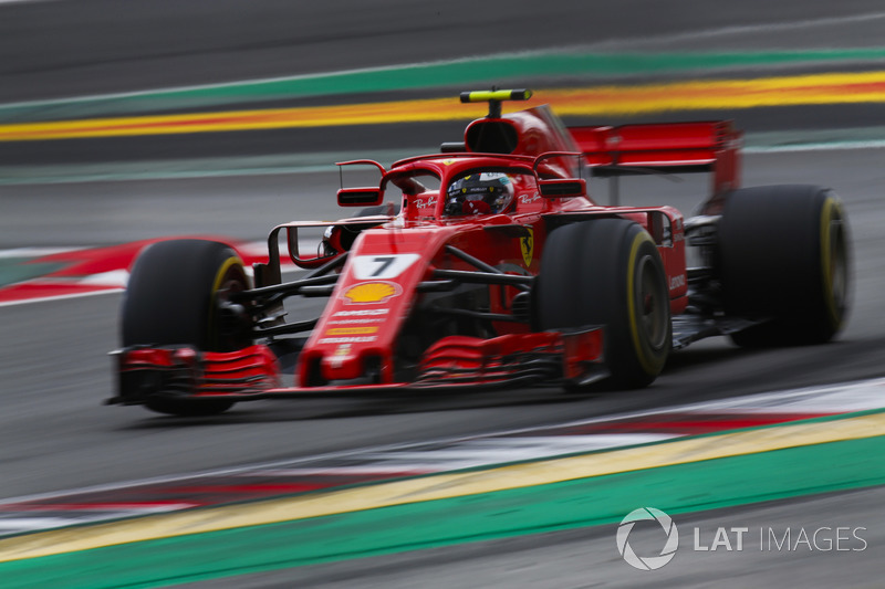 Raikkonen, sıralama seansında pite girmek için iki kez sormak zorunda kalıyor