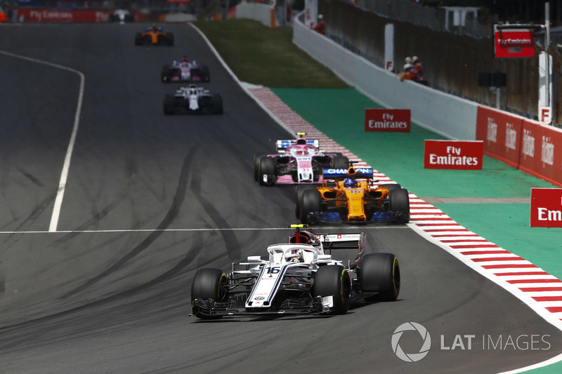 Charles Leclerc, Sauber C37, Fernando Alonso, McLaren MCL33, Esteban Ocon, Force India VJM11