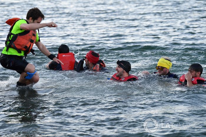 La carrera de balsas