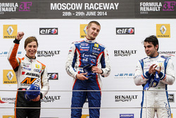 Podium: racewinnaar Sergey Sirotkin, Fortec, tweede plaats Zoel Amberg, AVF, derde plaats Pietro Fan