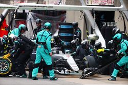 Nico Rosberg, Mercedes AMG F1 W07 Hybrid makes a pit stop