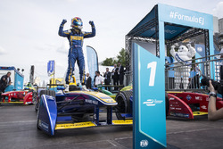 Переможець - Себастьян Буемі, Renault e.Dams, святкує у закритому парку