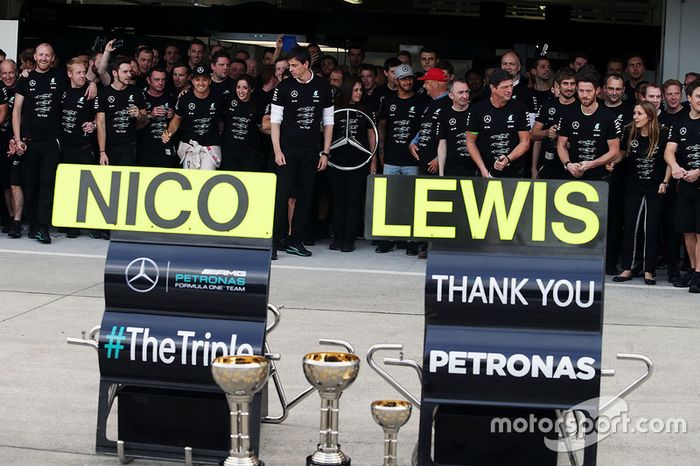 Mercedes celebra el campeonato de constructores de F1 2016