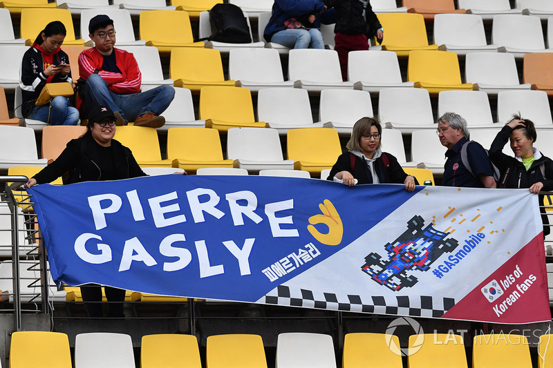 Fans Tiongkok mendukung Pierre Gasly, Scuderia Toro Rosso