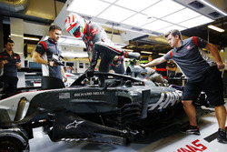 Antonio Giovinazzi, Haas F1 Team VF-17, avec le Halo
