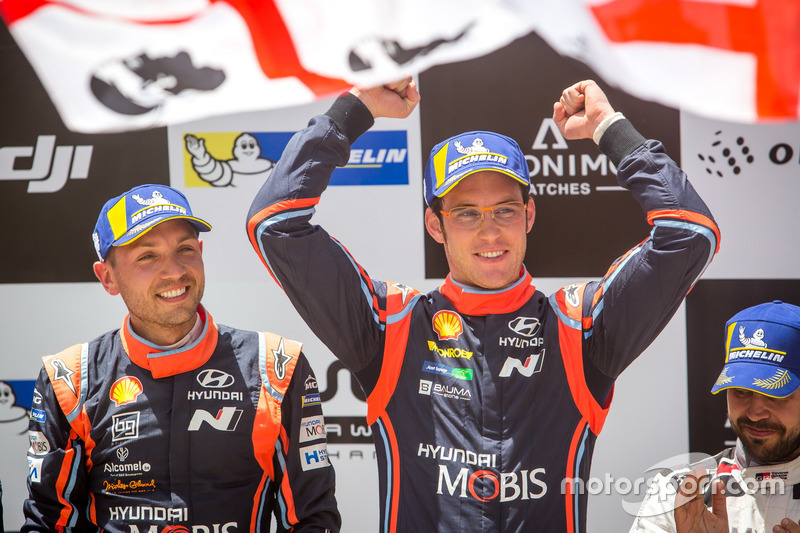 Podium: Winners Thierry Neuville, Nicolas Gilsoul, Hyundai Motorsport Hyundai i20 Coupe WRC