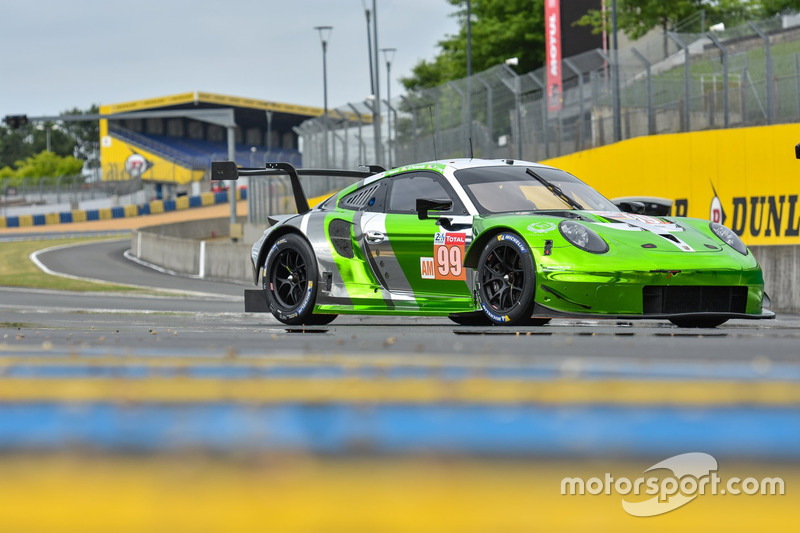 #99 Dempsey Proton Competition Porsche 911 RSR