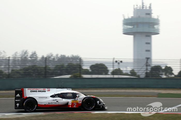 #2 Porsche Team Porsche 919 Hybrid: Timo Bernhard, Earl Bamber, Brendon Hartley