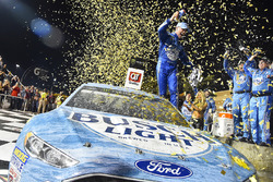 1. Kevin Harvick, Stewart-Haas Racing, Ford Fusion Busch Light