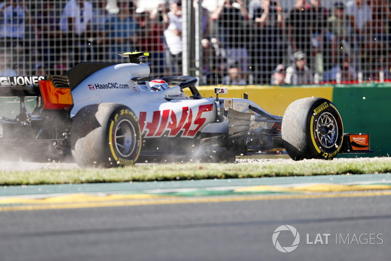 Kevin Magnussen, Haas F1 Team VF-18 Ferrari, runs of track