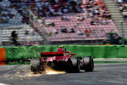 Kimi Raikkonen, Ferrari SF71H sparks