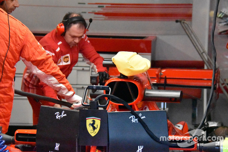 Ferrari SF71H con cubierta en la cámara