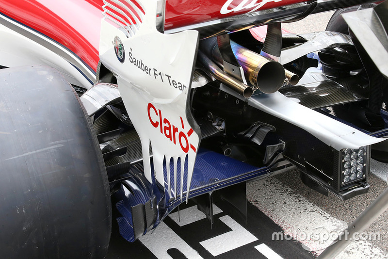 Sauber C37, заднє антикрило