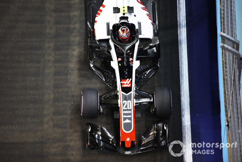 Kevin Magnussen terminou em 18º