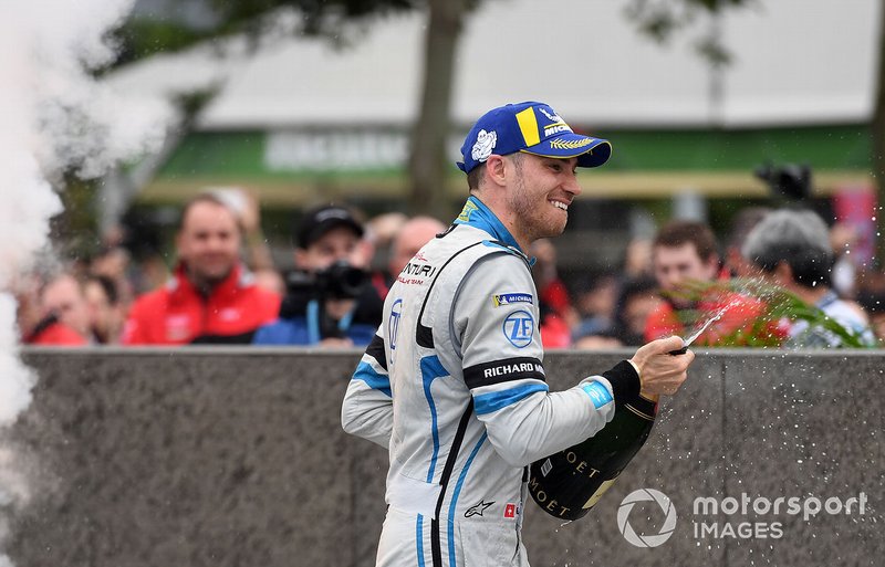Edoardo Mortara, Venturi Formula E celebrates 2nd position with a champagne shower