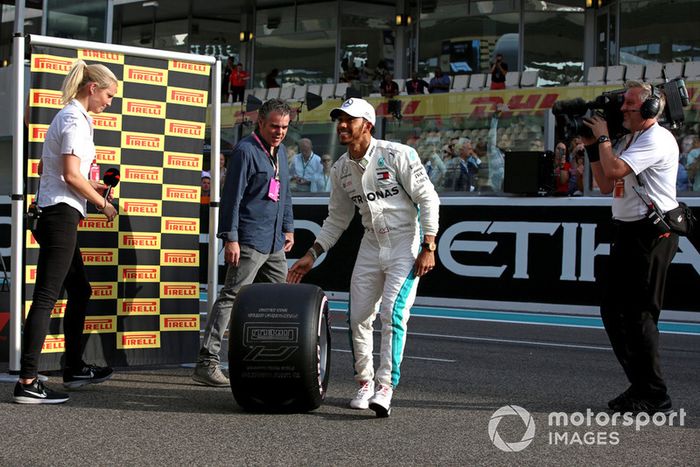 Lewis Hamilton, Mercedes AMG F1 recibe el Premio Pirelli Pole Position
