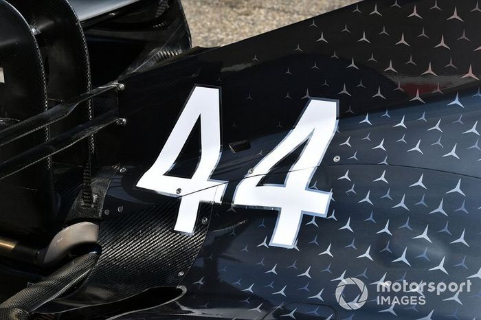 Mercedes AMG F1 W10 con decoración especial por los 125 años en motorsport