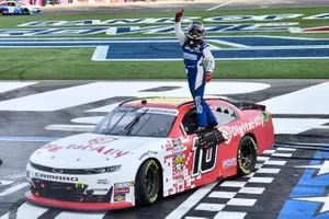 Race winner A.J. Allmendinger, Kaulig Racing, Chevrolet Camaro