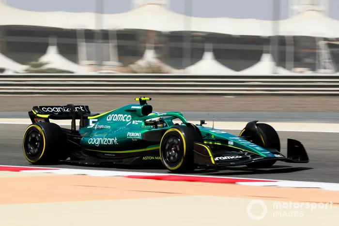 Sebastian Vettel, Aston Martin AMR22

