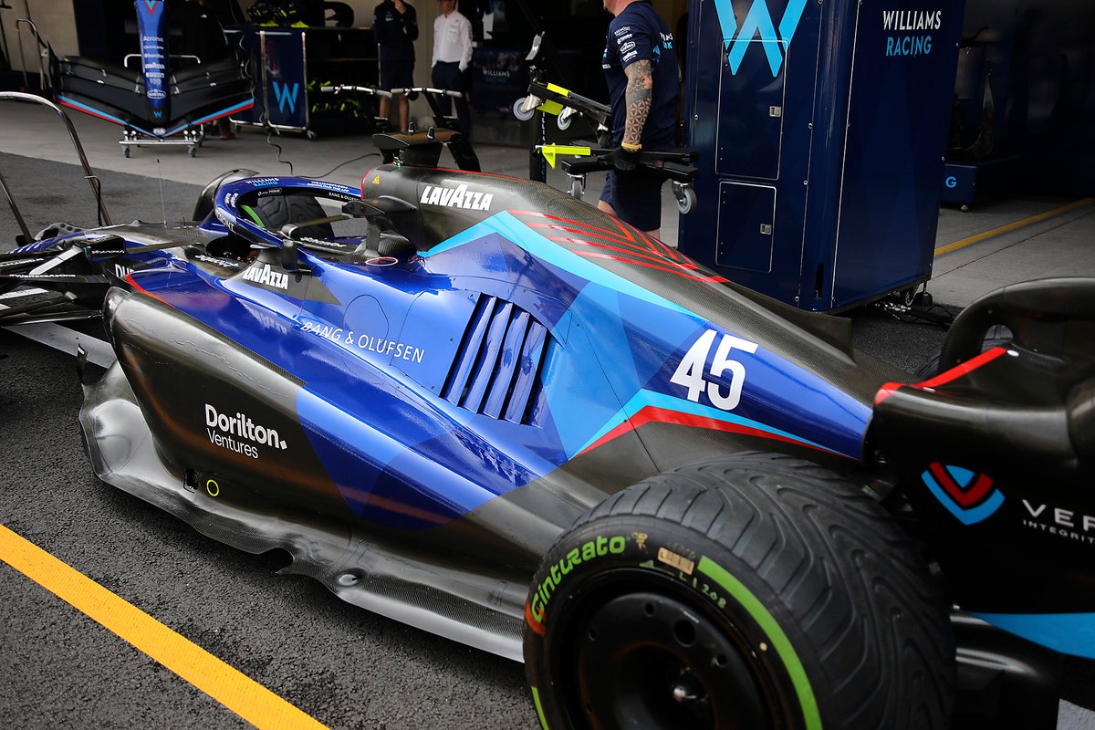 La Williams FW44, de côté