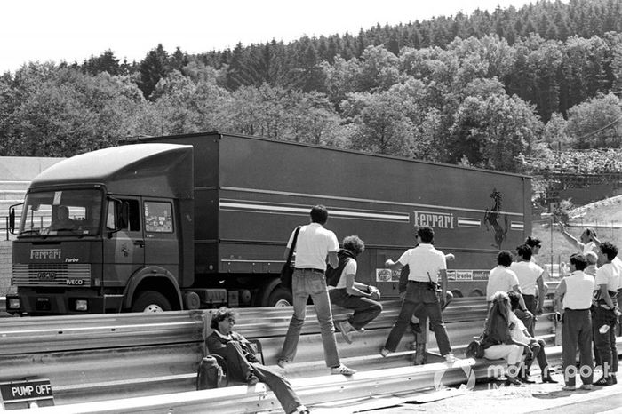 El camión Ferrari se dirige a casa